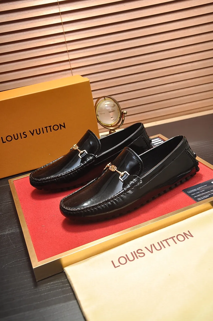 Men's men's shoes 💰420💶 [LV Doudou shoes] (water-dyed cowhide lining) new model is on the market, available on the official website. The new Doudou shoes are processed into single-color materials, and the uppers are made of imported horsehide leather. The body of the shoe is fully hemmed with mark thread, and is lined with imported original cowhide leather. The elegant shoe shape is super suitable for all-matching, and the size is 38-44.